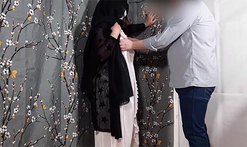 کلیپ وطنی سکس داستانی با پیک خانوم سکسی و حشری پول نداره و جور دیگه حساب میکنه اول با ممه ها و کص و کونش ور میره و حسابی ساک میزنه و بعد تو چند تا پوزیشن سر پا میگادش و حسابی ناله میکنه و کصش میلیسه همراه با مکالمه و حرف های سکسی