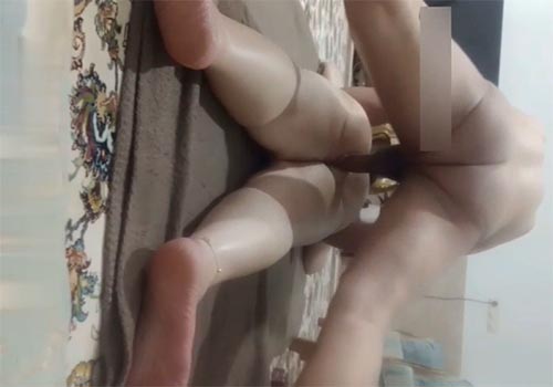 فیلم سکس ایرانی که دختره خوابیده پسره از پشت میکنتش و بدن سفید بلوری داره دختره