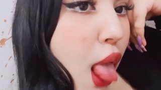 قسمت جدید فیلم ایرانی بدن نمایی و خودارضایی پانیذ خانم باچهره انصافا این ممه های گنده رو با چهره خوشگل و کص تپلش میشه ندید؟