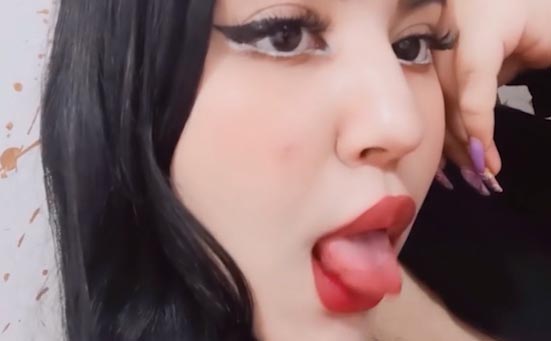 قسمت جدید فیلم ایرانی بدن نمایی و خودارضایی پانیذ خانم باچهره انصافا این ممه های گنده رو با چهره خوشگل و کص تپلش میشه ندید؟