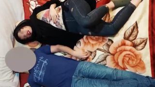 فیلم سکس ایرانی همراه با مکالمه و کلی حرف های سکسی اول کص دختررو میماله و کم کم لختش میکنه و بعد براش ساک میزنه و تو چند تا پوزیشن تا دسته میگادش و نالش و در میاره