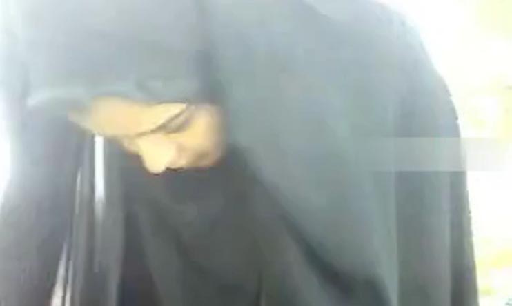 فیلم عوض کردن شورت در پارک که دوست پسرش واسش شورت خریده اونم تو پارک میپوشه