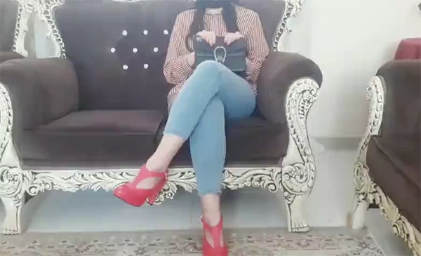 کلیپ سکس ایرانی دختر جوون و خوشگل برای مصاحبه کاری اومده مرده هم در اضای استخدام ازش سکس میخواد اول دختره ساک میزنه بعد به صورت داگی استایل سکس میکنن